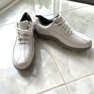 Like New Golf Shoes w/ Cleats